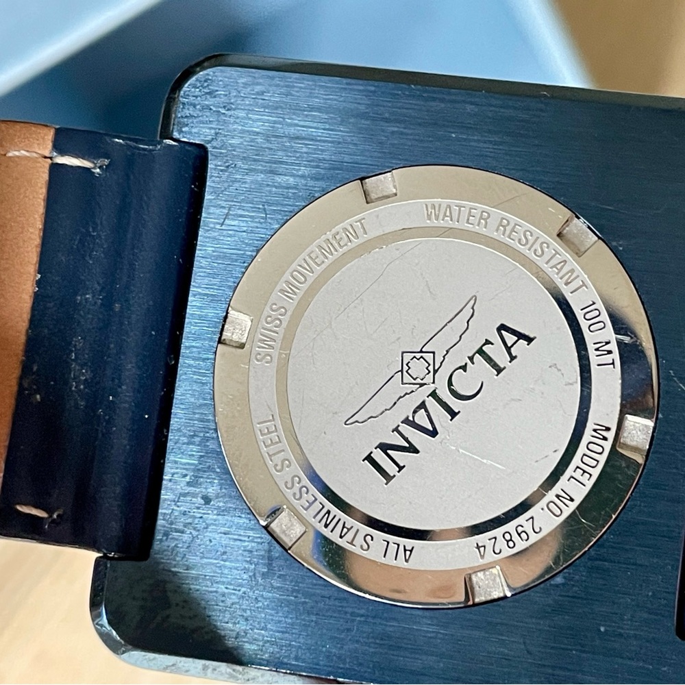 Unique Invicta Square Watch, Model 29824 - Picture 5 of 8